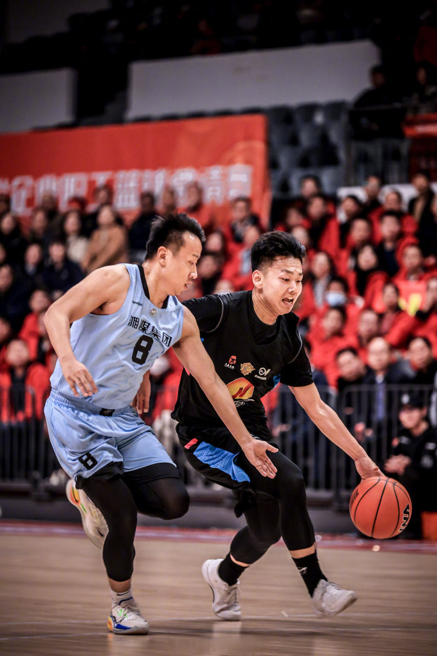 c7娱乐-顶尖球星齐聚一堂，篮球比赛蓄势待发(篮球顶尖人物)